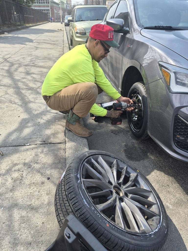 tire change in Union city Tire Change In Union City NJ By Happy Road services