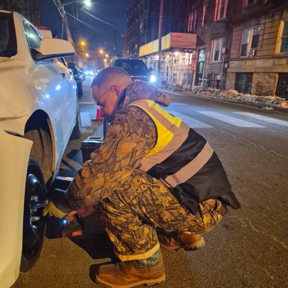 tire change in Jersey city NJ late at night by happy road services