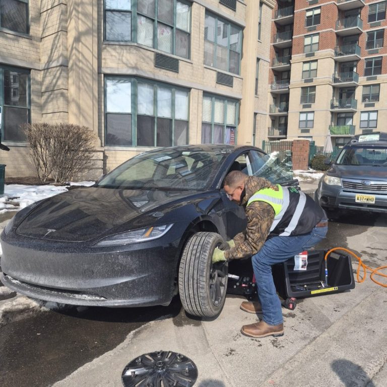 Happy Road Services  Roadside assistance in Jersey city Doing a Tire Repair / Tire Change 